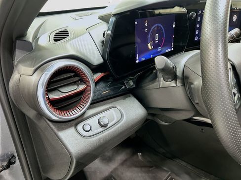 Certified 2025 Chevrolet Trax RS w/ Sunroof Package image 10