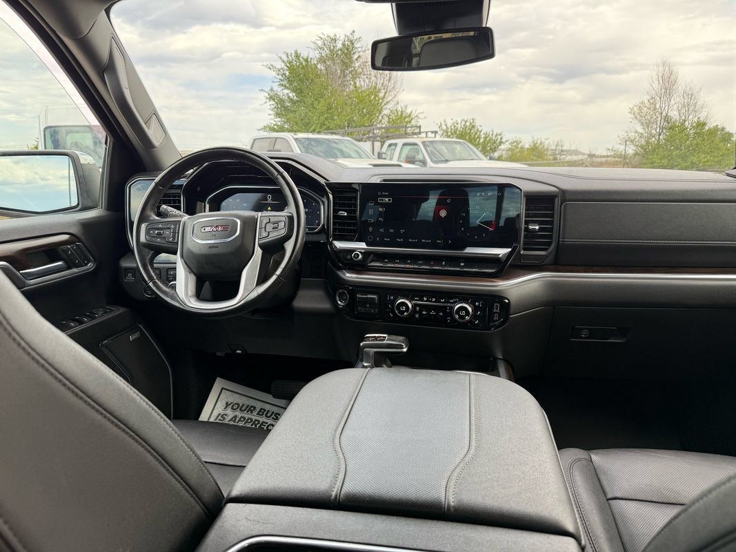 Used 2023 GMC Sierra 1500 SLT w/ SLT Premium Package AWD/4WD image 19