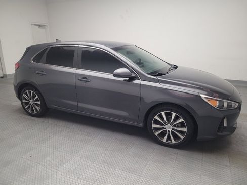 Used 2018 Hyundai Elantra GT FWD image 11