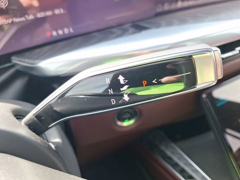 Used 2025 Cadillac Escalade Sport w/ LPO, ONYX Package image 24