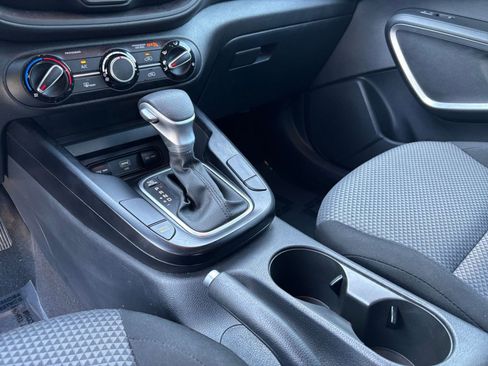 Used 2025 Kia Soul LX w/ LX Technology Package FWD image 39