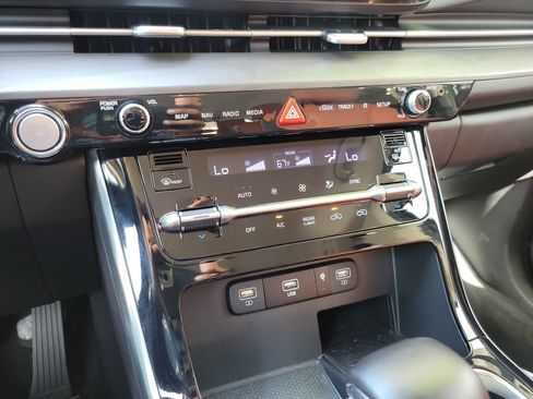 Certified 2023 Kia Carnival SX FWD image 28