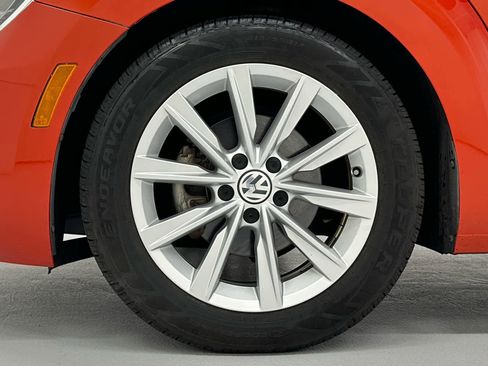 Used 2018 Volkswagen Beetle 2.0T S FWD image 9