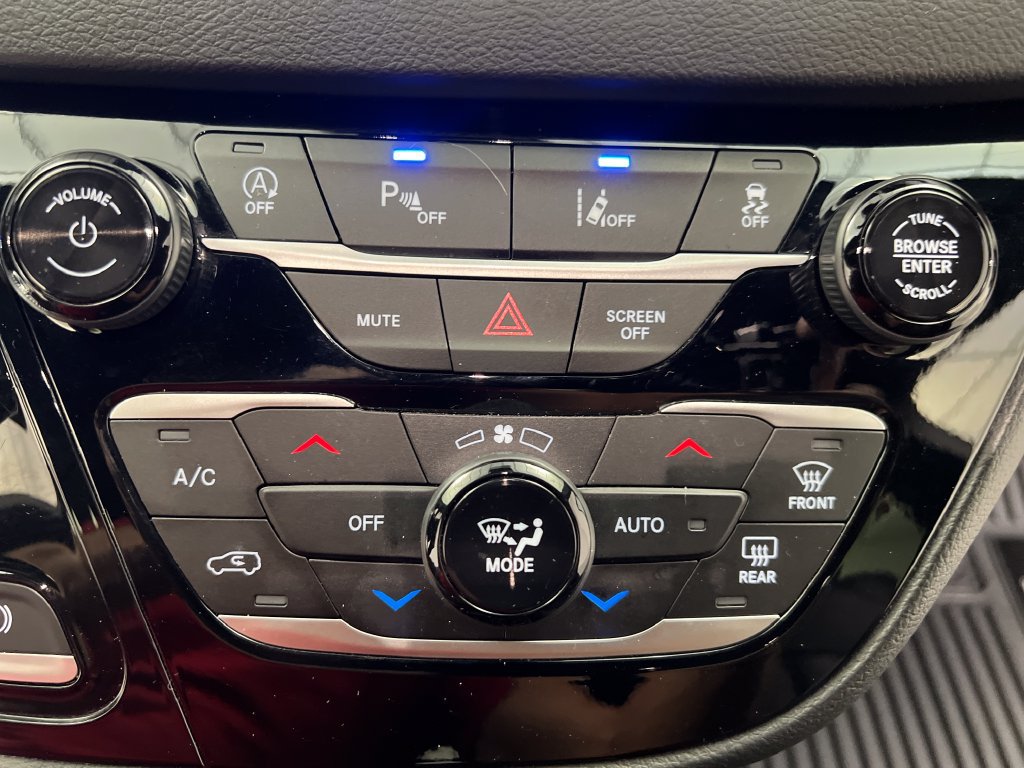 Used 2025 Chrysler Pacifica Select FWD image 57