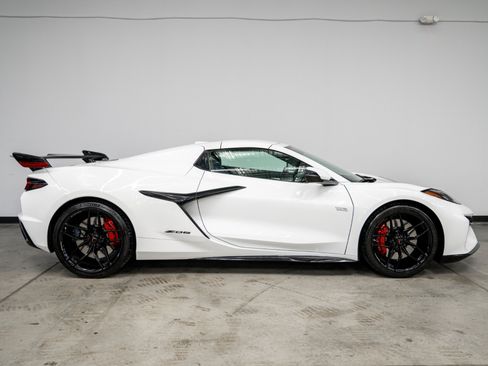 Used 2026 Chevrolet Corvette Z06 w/ Stars & Steel Limited Edition RWD image 16