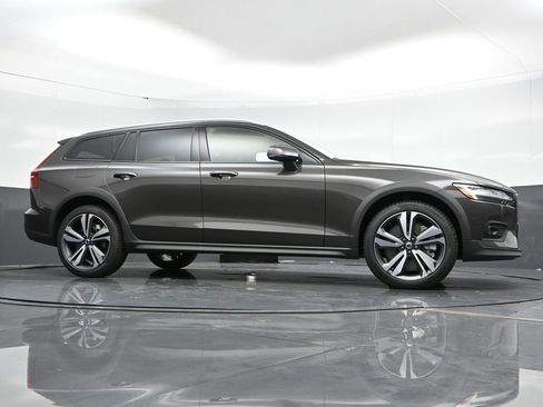 New 2025 Volvo V60 B5 Cross Country Plus w/ Protection Package Premier image 42