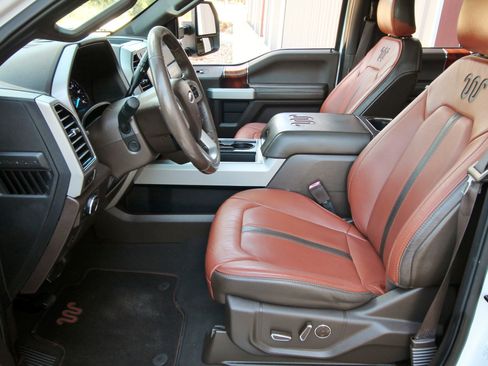 Used 2019 Ford F250 King Ranch w/ King Ranch Ultimate Package AWD/4WD image 24