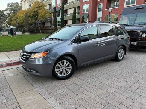 Used 2016 Honda Odyssey SE image 2