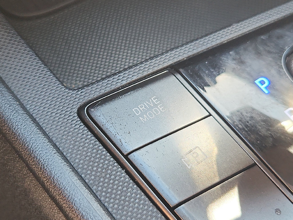 Used 2025 Hyundai Elantra Sport FWD image 19