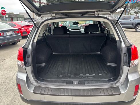Used 2011 Subaru Outback 2.5i Premium image 9