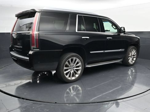 Used 2018 Cadillac Escalade Luxury AWD/4WD image 8