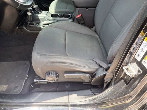 Used 2019 Jeep Wrangler Unlimited Sahara AWD/4WD image 14