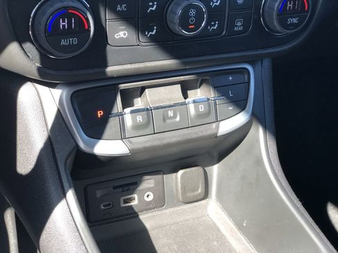 Used 2022 GMC Terrain SLT image 19