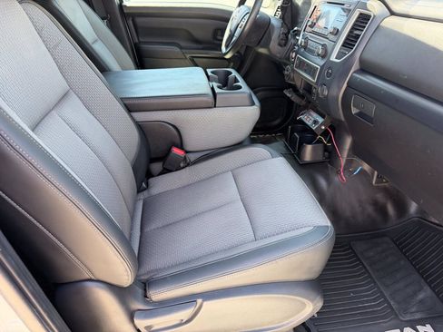 Used 2017 Nissan Titan S AWD/4WD image 21