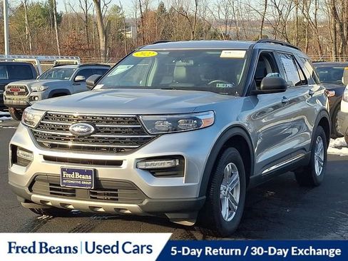 Certified 2022 Ford Explorer XLT w/ Equipment Group 202A image 4