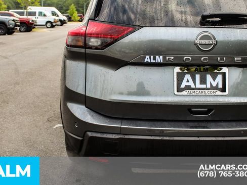 Used 2024 Nissan Rogue SV FWD image 12
