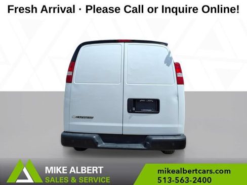 Used 2021 Chevrolet Express 3500 w/ Driver Convenience Package RWD image 6