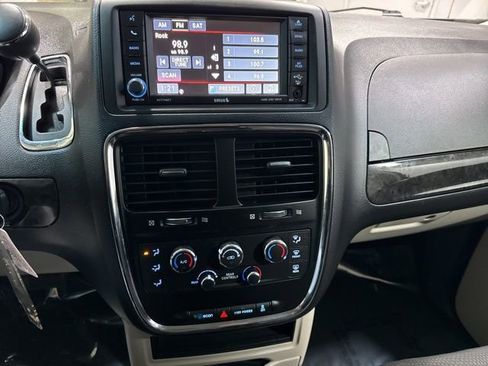 Used 2017 Dodge Grand Caravan SE w/ Power Window Group FWD image 18