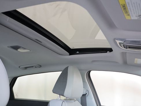 Used 2022 Hyundai Elantra Limited w/ Cargo Package FWD image 3