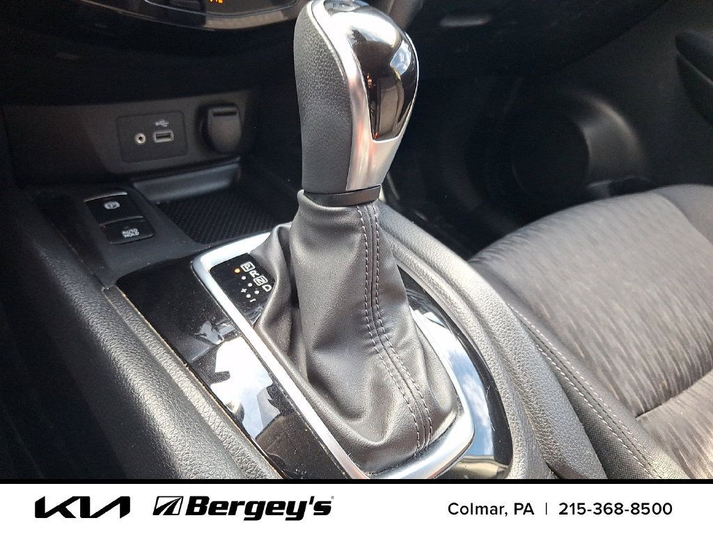 Used 2019 Nissan Rogue SV w/ Premium Package AWD/4WD image 16
