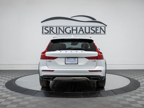 Used 2020 Volvo V60 T5 Cross Country image 6