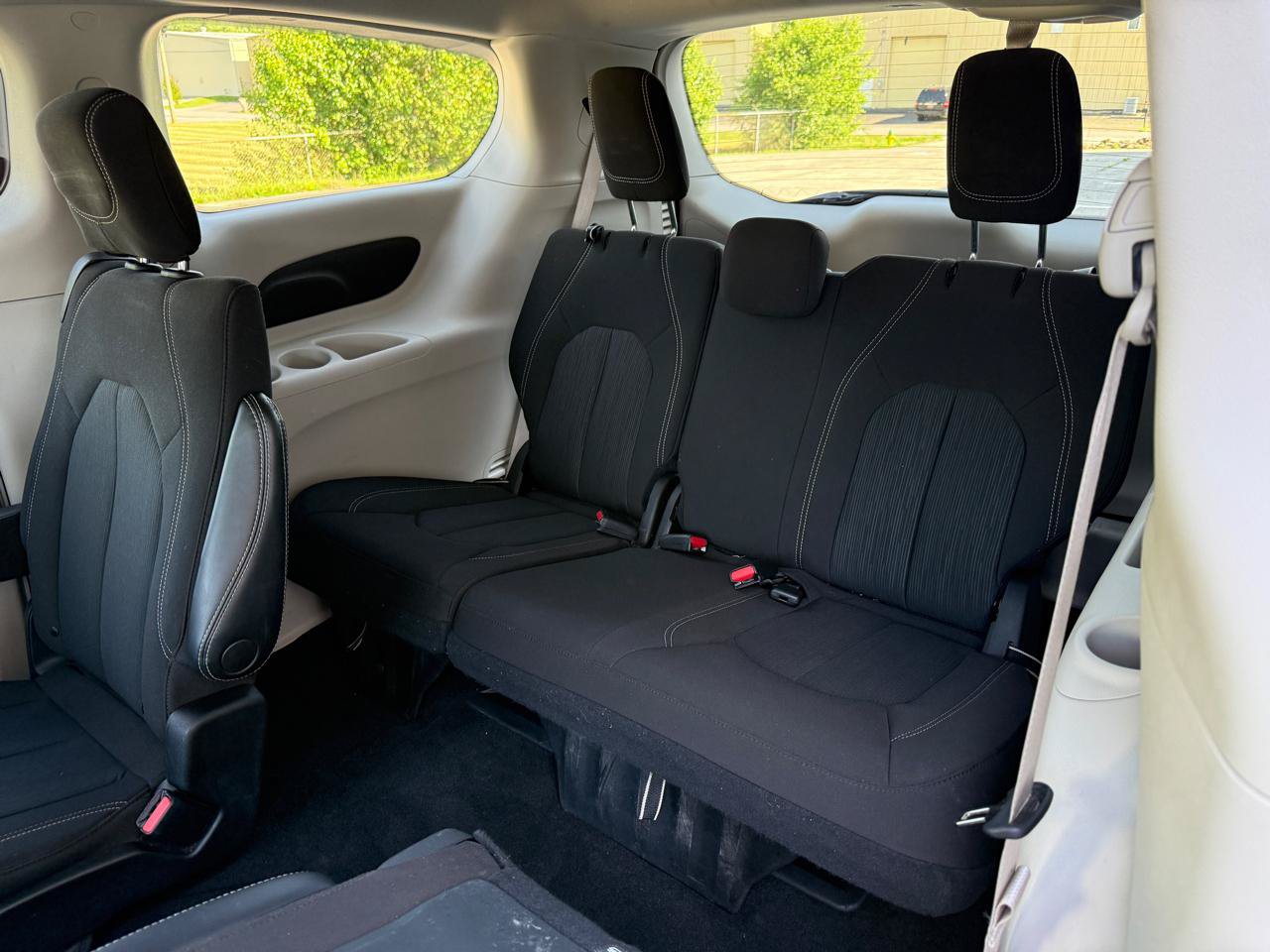 Used 2022 Chrysler Voyager LX FWD image 24