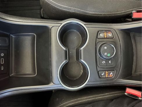 Used 2022 GMC Terrain SLE w/ Driver Convenience Package AWD/4WD image 25