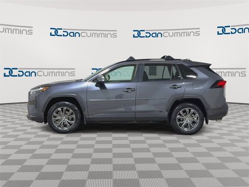Used 2023 Toyota RAV4 XLE Premium image 5