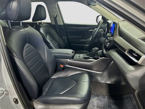 Used 2023 Toyota Highlander L image 27