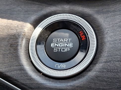 Used 2021 Jeep Grand Cherokee L Limited image 23