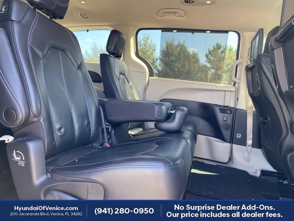 Used 2022 Chrysler Pacifica Touring-L w/ Uconnect Theater Family Group FWD image 20