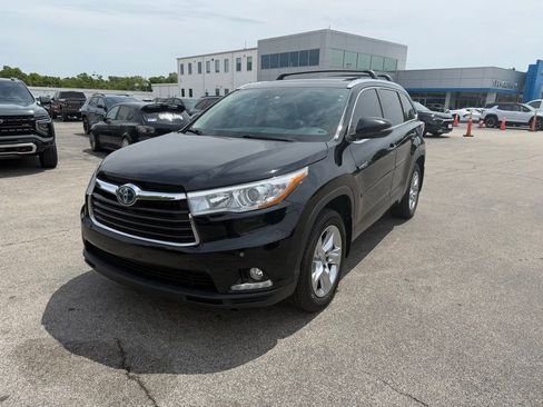 Used 2015 Toyota Highlander Limited Platinum AWD/4WD image 2