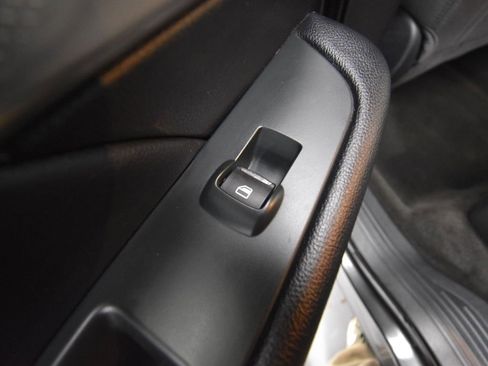 Used 2018 Ford Explorer XLT image 10