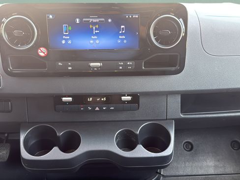 Used 2025 Mercedes-Benz Sprinter 2500 image 18