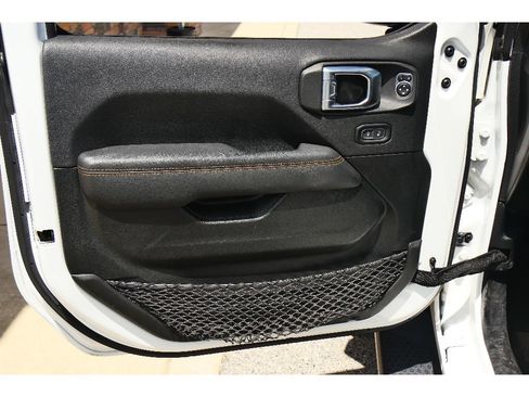 Used 2022 Jeep Wrangler Unlimited Sahara AWD/4WD image 11
