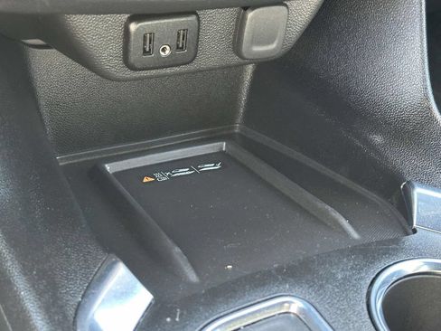Used 2023 Chevrolet Traverse LT AWD/4WD image 27