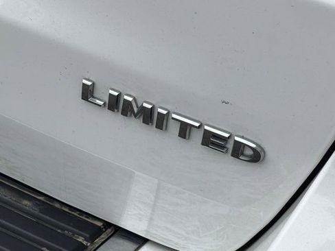 Used 2017 Jeep Grand Cherokee Limited AWD/4WD image 5