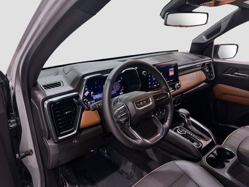 Used 2024 GMC Canyon AT4 w/ Technology Package AWD/4WD image 9