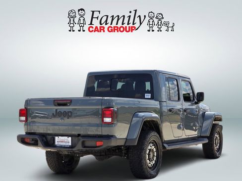 Used 2025 Jeep Gladiator Sport AWD/4WD image 4