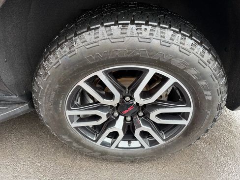 Used 2021 GMC Yukon XL SLT image 18