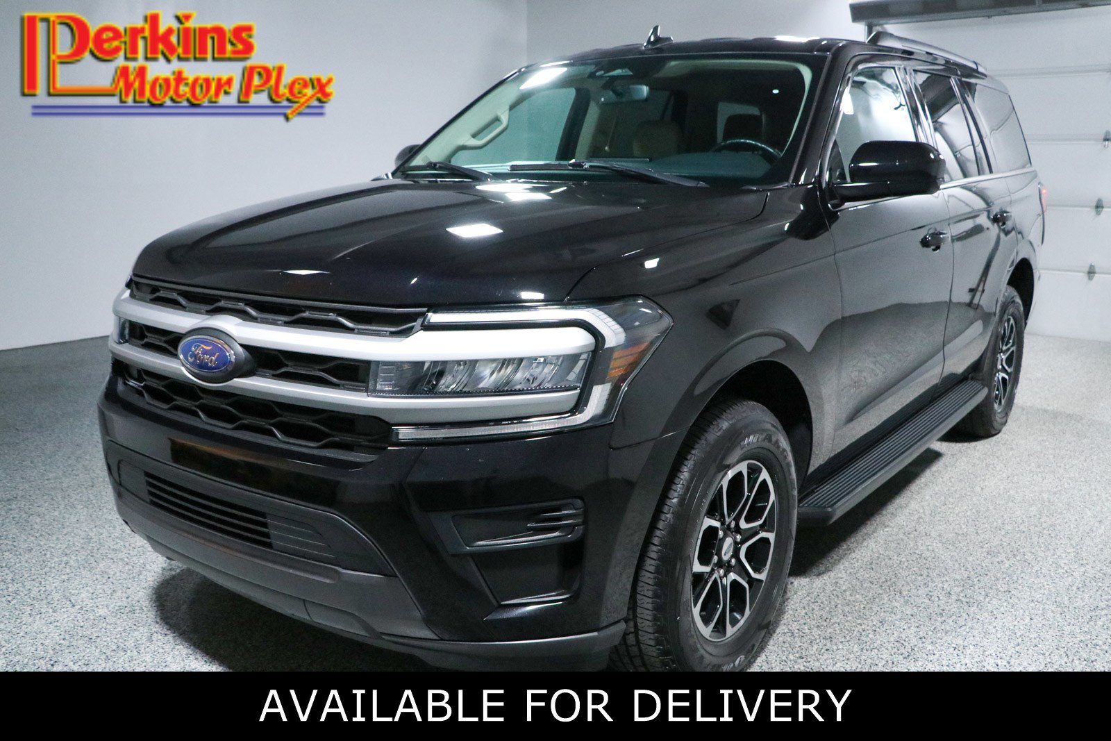 Used 2024 Ford Expedition XLT RWD image 1