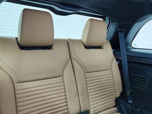 Used 2023 Land Rover Discovery S R-Dynamic image 27