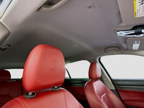 Used 2018 Alfa Romeo Stelvio AWD image 18