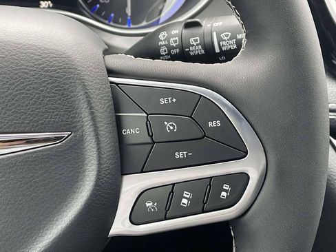 New 2026 Chrysler Pacifica Select FWD image 36
