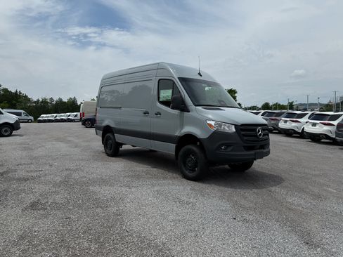 New 2025 Mercedes-Benz Sprinter 2500 image 9