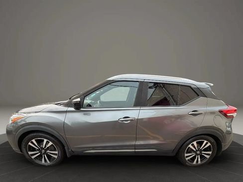 Used 2020 Nissan Kicks SR w/ SR Premium Package FWD image 8