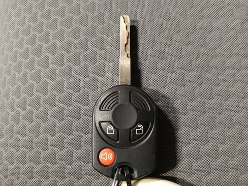Used 2017 Ford Escape SE AWD/4WD image 32