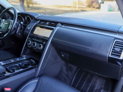 Used 2017 Land Rover Discovery First Edition image 27