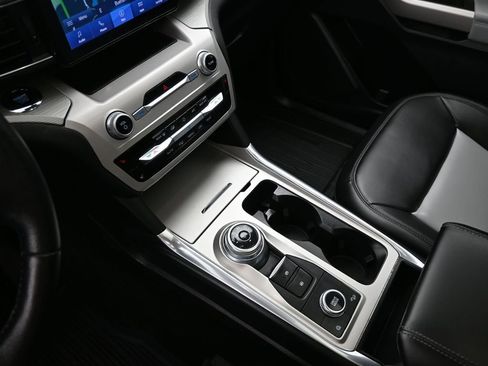 Certified 2023 Ford Explorer XLT w/ Equipment Group 202A image 21