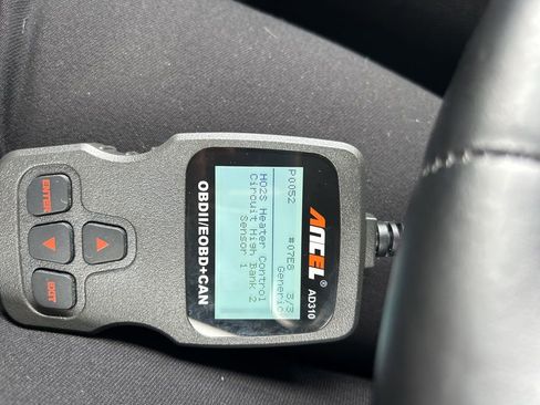 Used 2012 Jeep Wrangler Unlimited Sahara w/ Connectivity Group AWD/4WD image 6